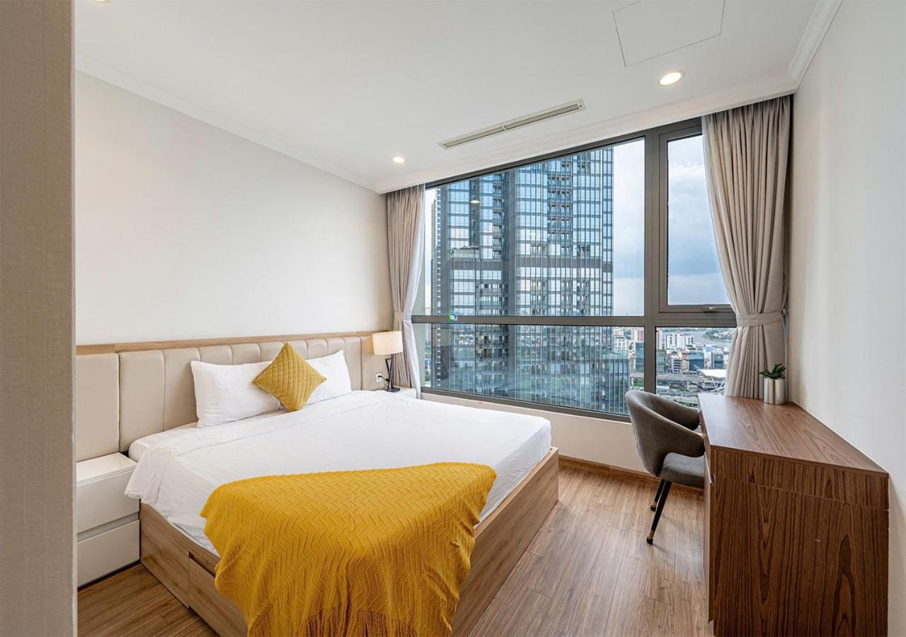 The Landmark Area - The Buildings Nearby Landmark 81 Apartment *