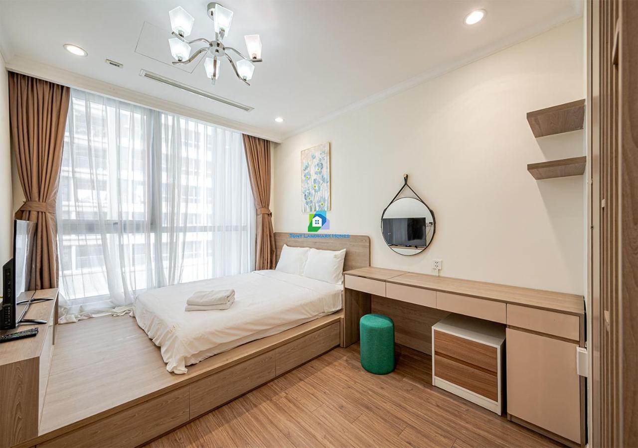 The Landmark Area - The Buildings Nearby Landmark 81 Apartment *