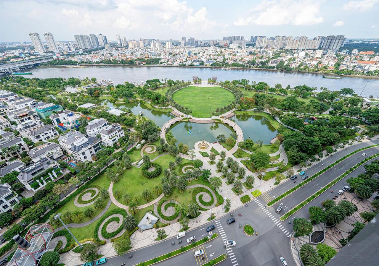 The Landmark Area - The Buildings Nearby Landmark 81 *